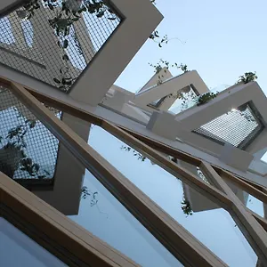 κάντε κράτηση εδώ